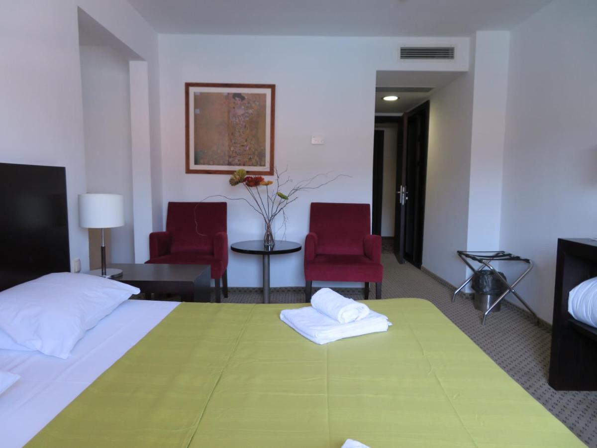 Hotel International Rab Town Ngoại thất bức ảnh