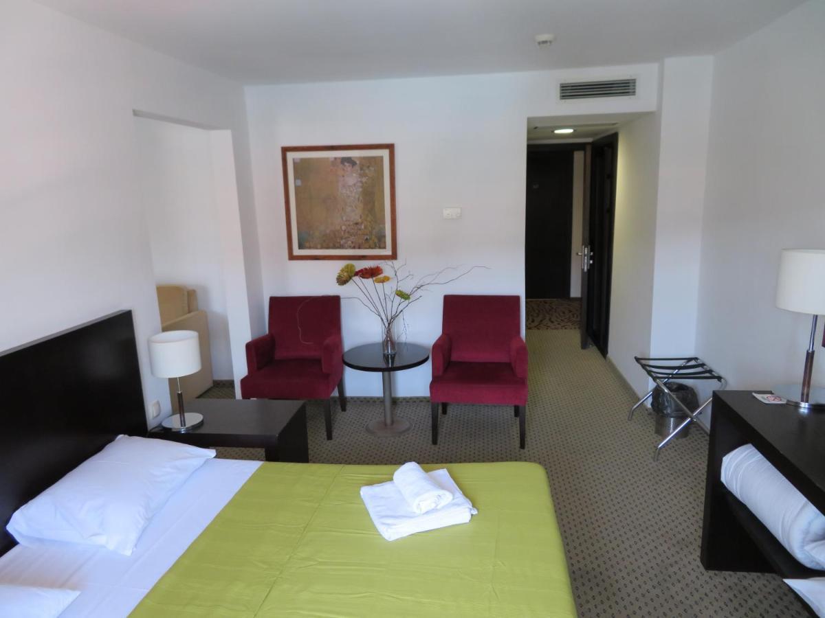 Hotel International Rab Town Ngoại thất bức ảnh