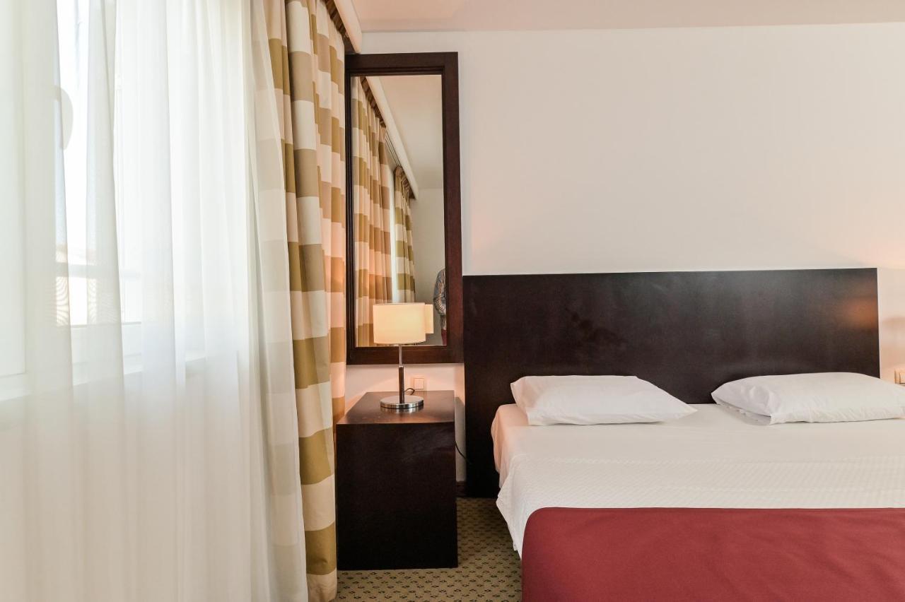 Hotel International Rab Town Ngoại thất bức ảnh