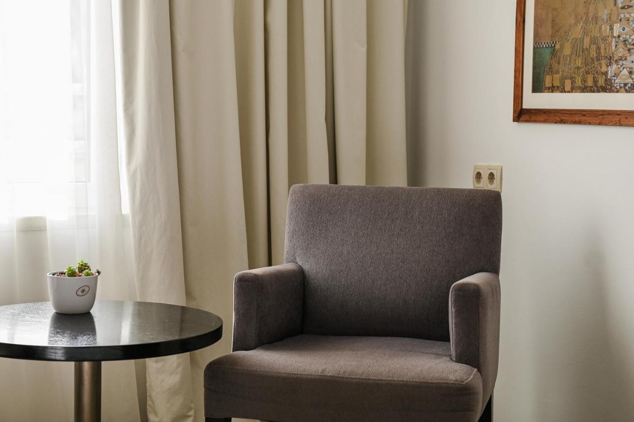 Hotel International Rab Town Ngoại thất bức ảnh