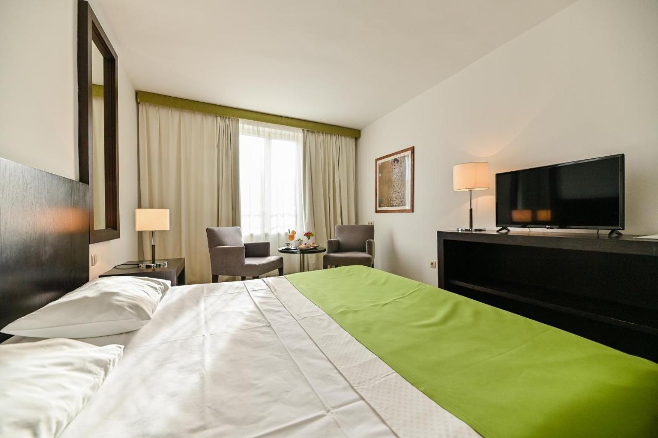 Hotel International Rab Town Ngoại thất bức ảnh