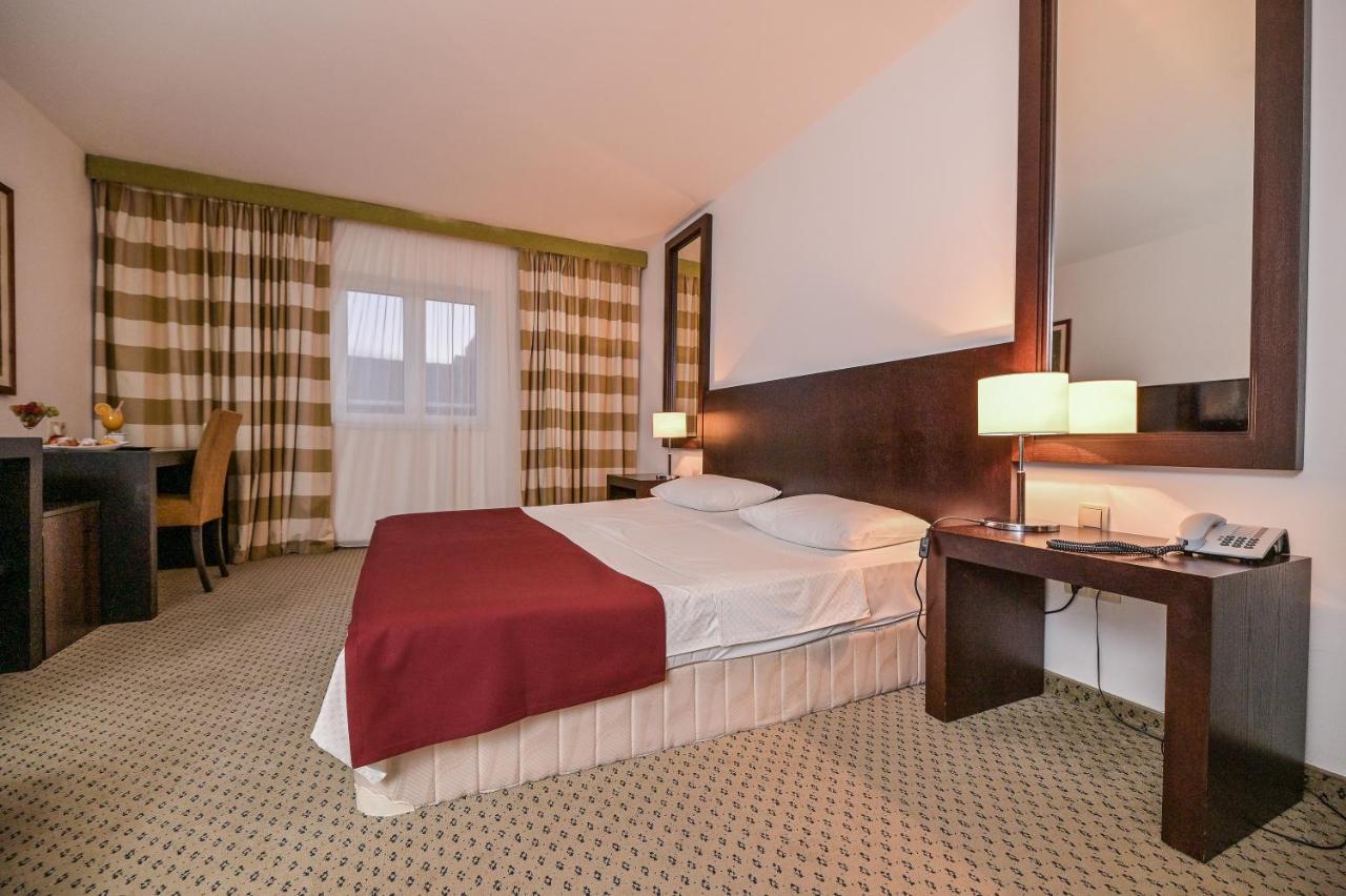 Hotel International Rab Town Ngoại thất bức ảnh