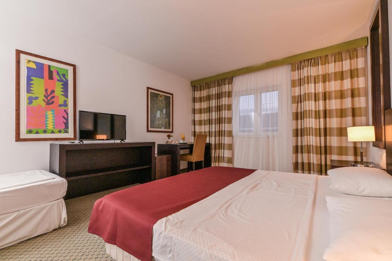 Hotel International Rab Town Ngoại thất bức ảnh
