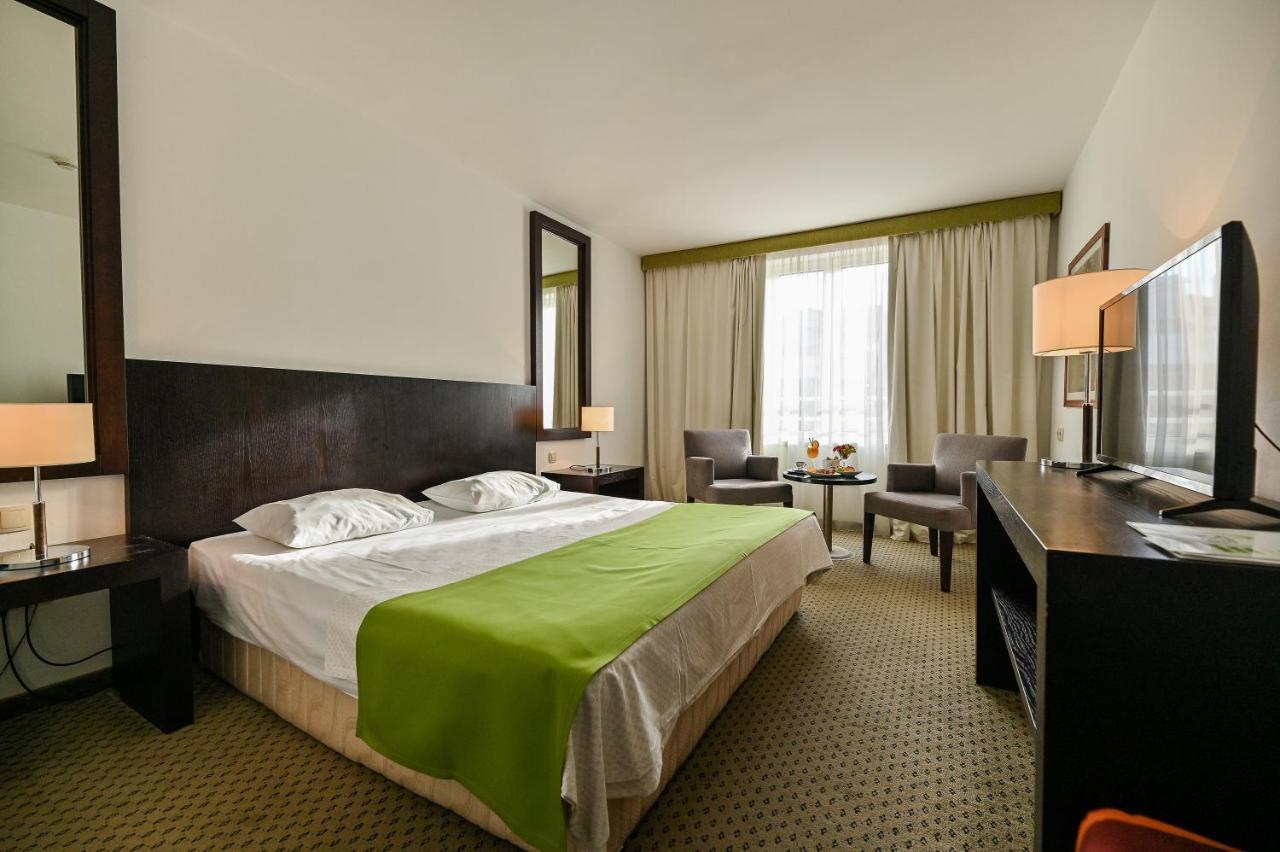 Hotel International Rab Town Ngoại thất bức ảnh