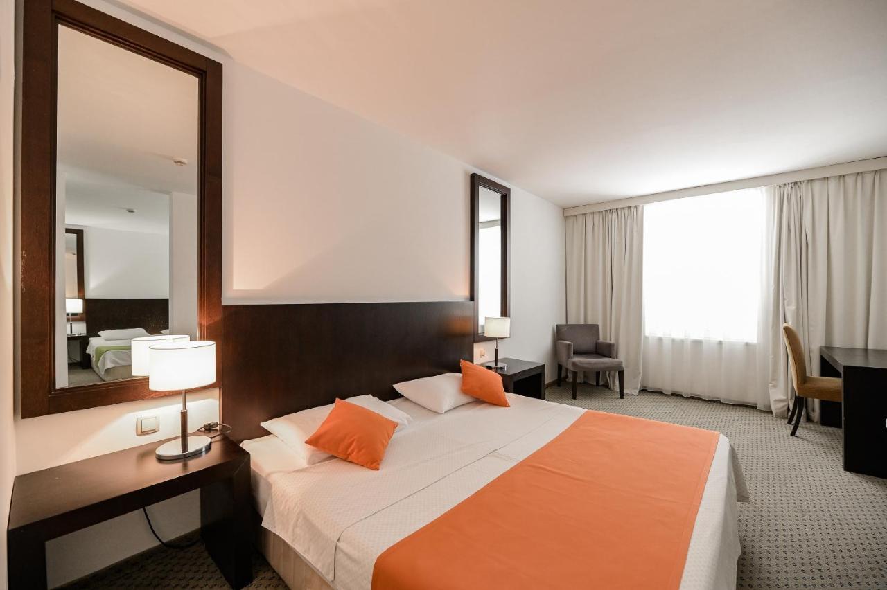 Hotel International Rab Town Ngoại thất bức ảnh