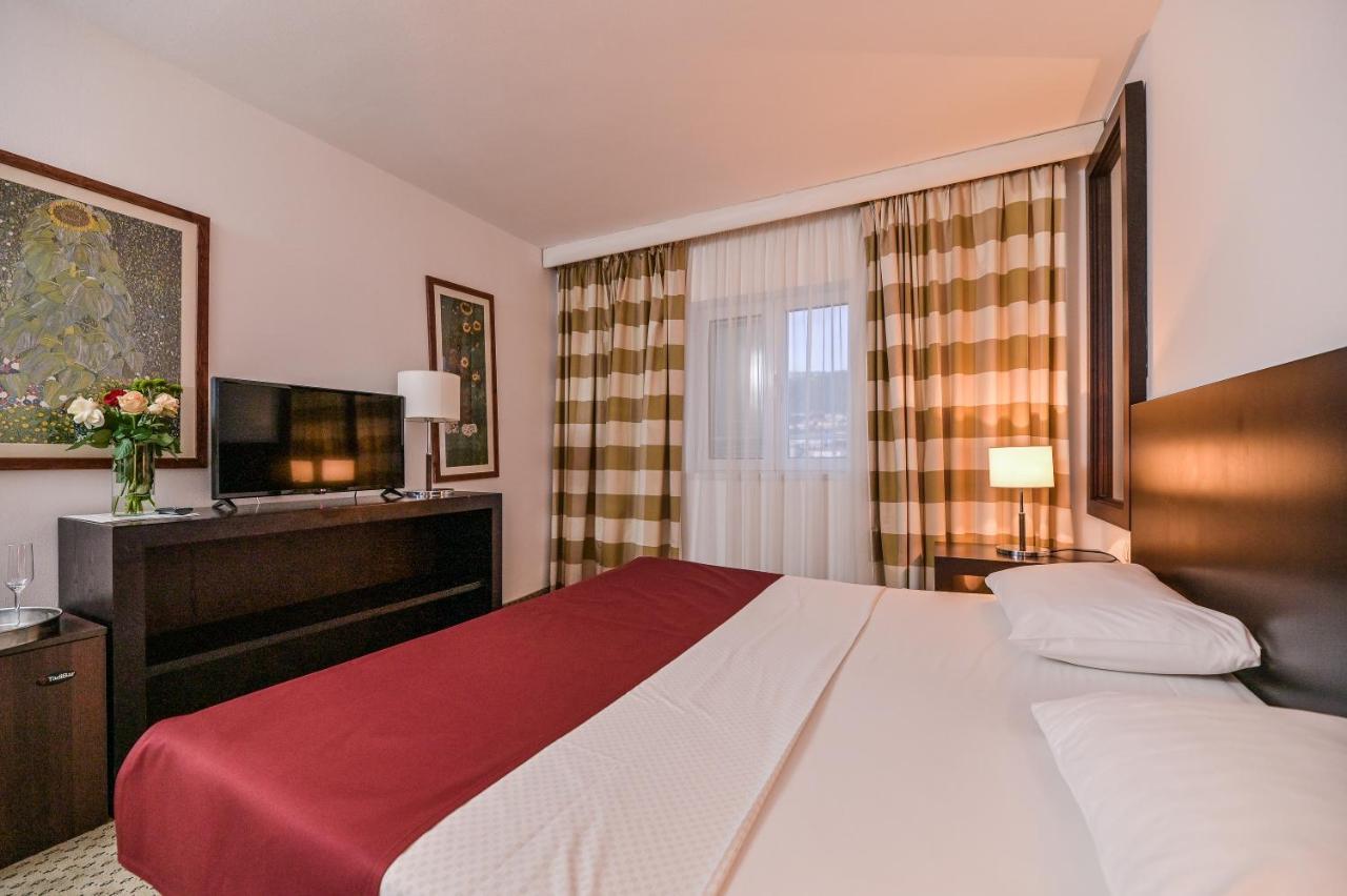 Hotel International Rab Town Ngoại thất bức ảnh