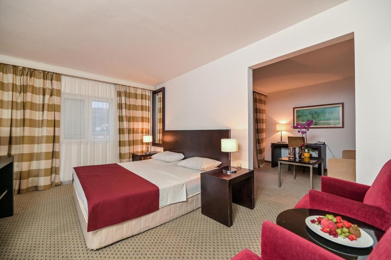 Hotel International Rab Town Ngoại thất bức ảnh